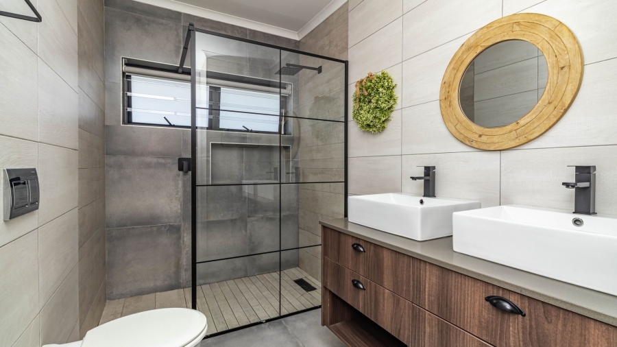 6 Bedroom Property for Sale in Hunters Home Western Cape